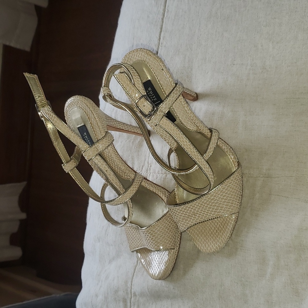 White House Black Market Light pink/cream snakeskin print heels womens size 6.5